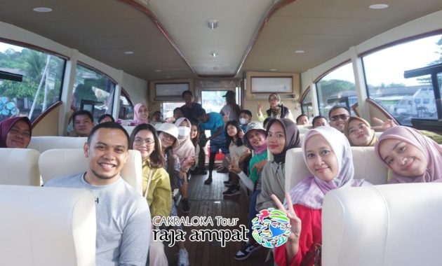 tour 1 hari raja ampat papua by cakraloka open trip